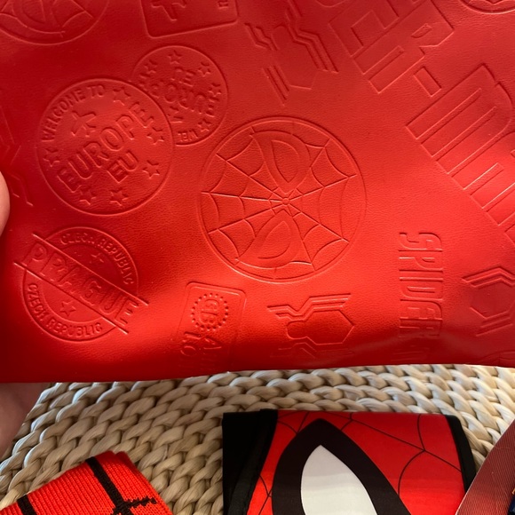 SPIDER-MAN UNITED AIRLINES FIRST CLASS LIMITED EDITION AMENITY KIT 2018-19 - Picture 5 of 13